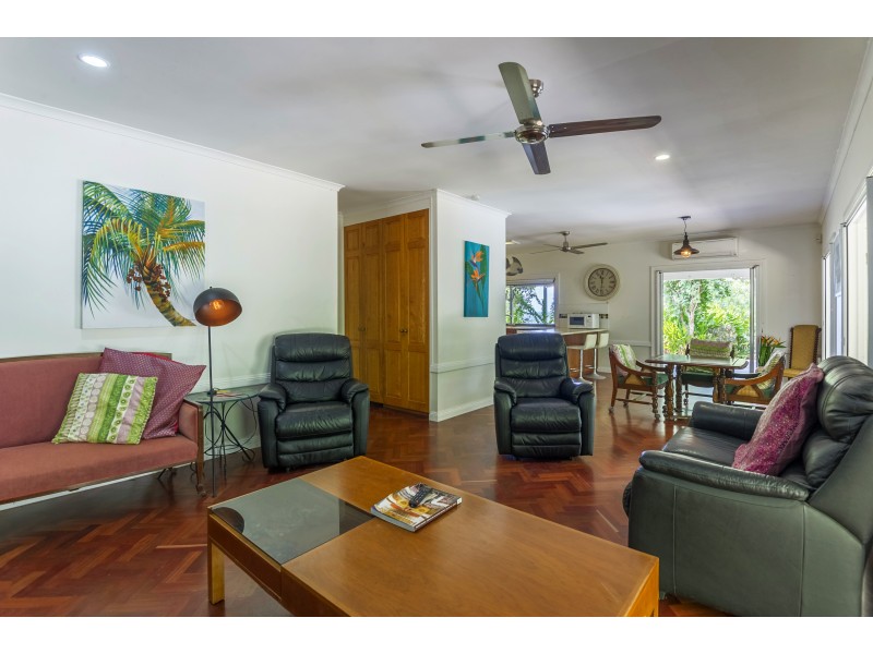 8 Toll Gate Rd, Oak Beach QLD 4877