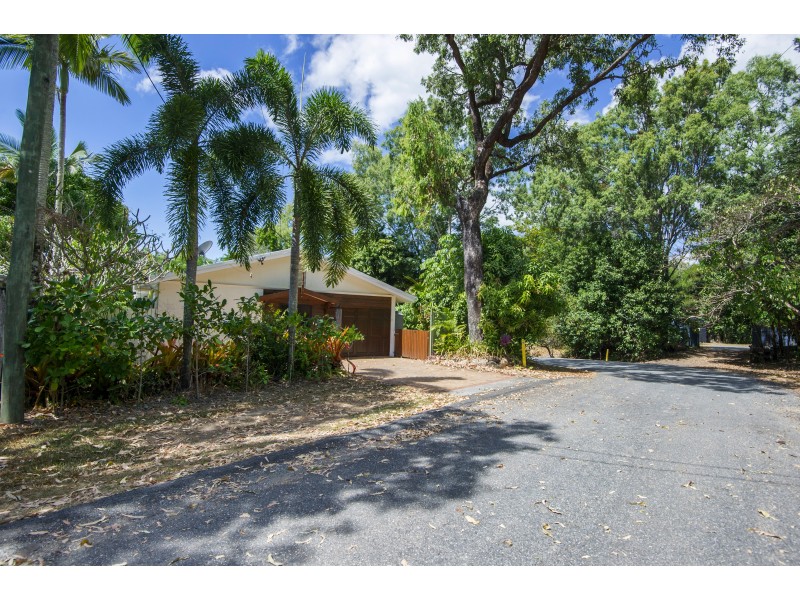 8 Toll Gate Rd, Oak Beach QLD 4877