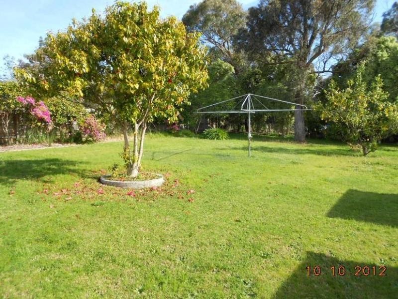 16 Burnett Crescent, Frankston South VIC 3199