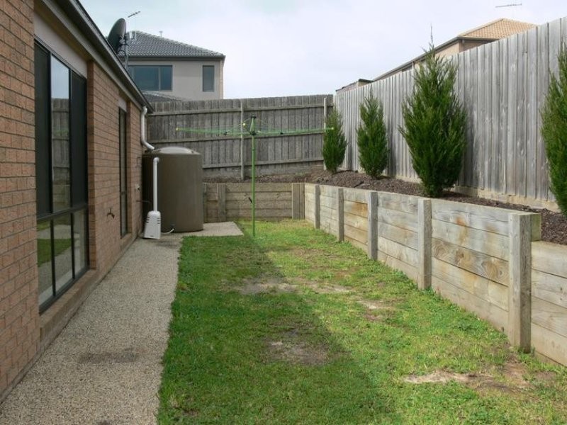 6 Aquamarine Crescent, Skye VIC 3977