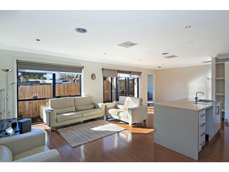 15 Omaroo Road, Frankston VIC 3199