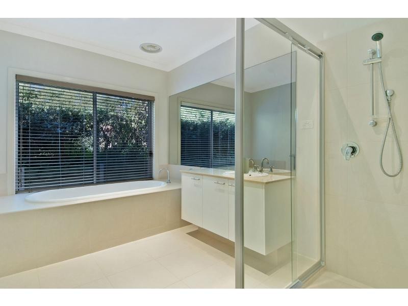 15 Wimbledon Avenue, Mount Eliza VIC 3930