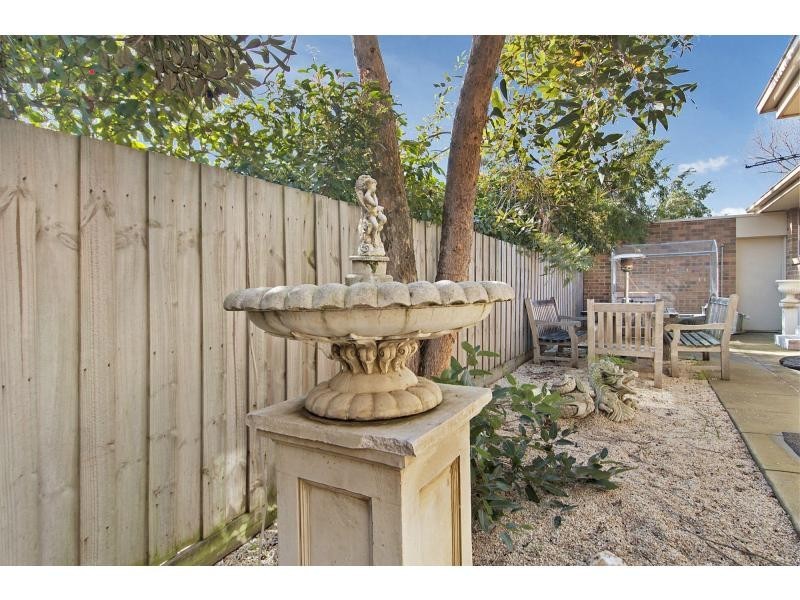 2/17 Kananook Avenue, Seaford VIC 3198