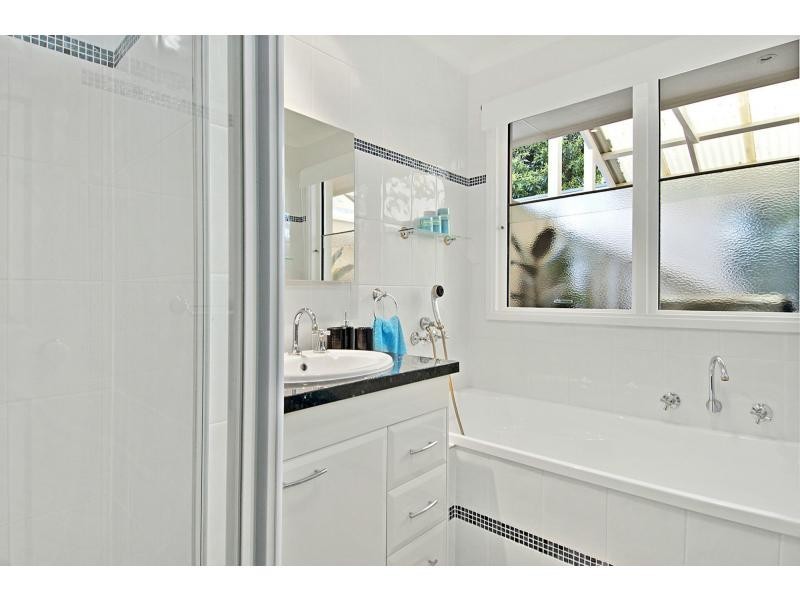 20 Wimbledon Avenue, Mount Eliza VIC 3930