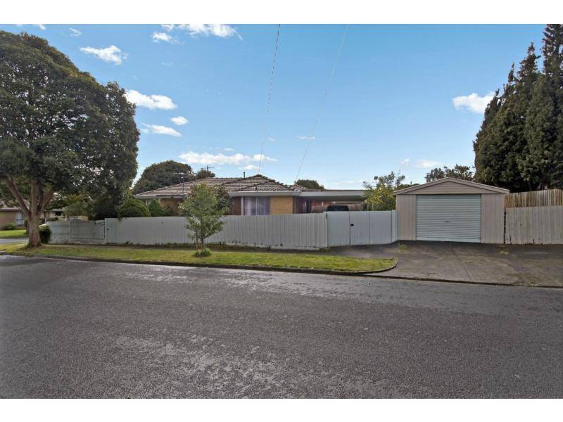 39 Bunarong Drive, Frankston VIC 3199