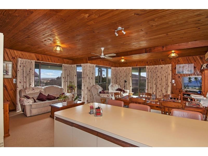 102-105 Nepean Highway, Aspendale VIC 3195