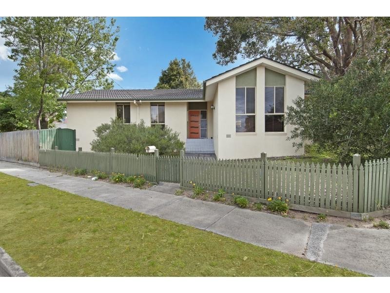 2 Golden Court, Frankston North VIC 3200