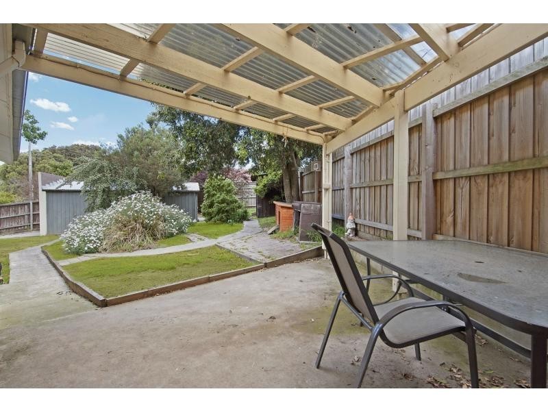 2 Golden Court, Frankston North VIC 3200