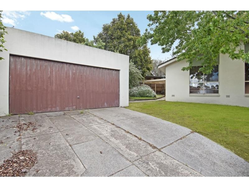 2 Golden Court, Frankston North VIC 3200