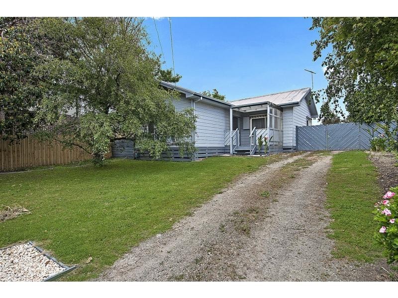 4 Joyce Avenue, Frankston VIC 3199