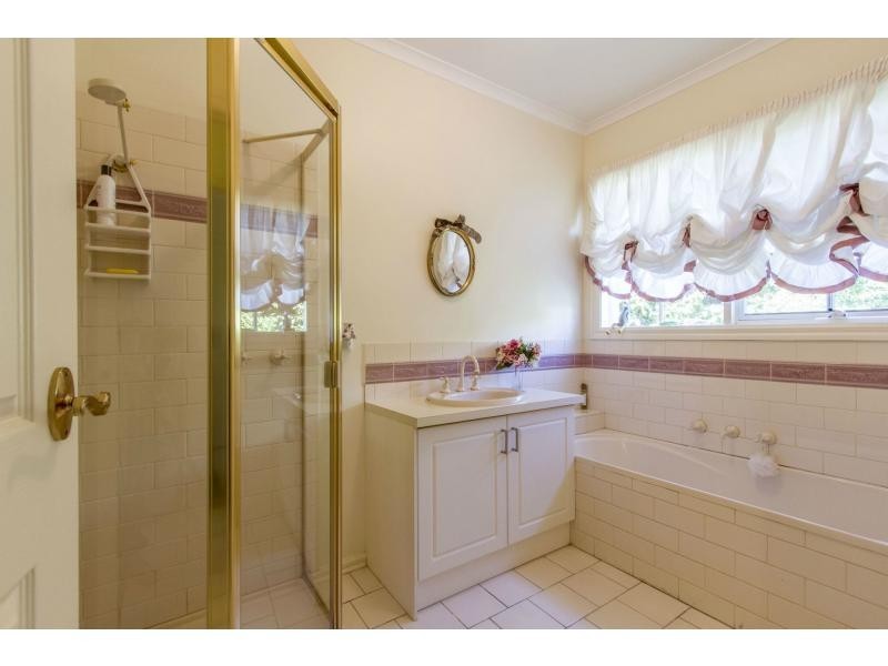 1 Manuka Court, Frankston South VIC 3199