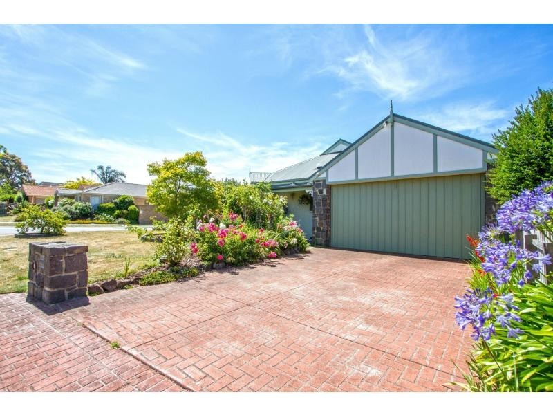 1 Manuka Court, Frankston South VIC 3199