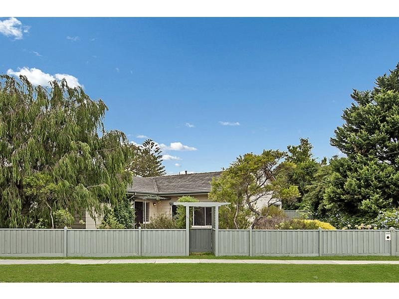 12 Downs Road, Seaford VIC 3198