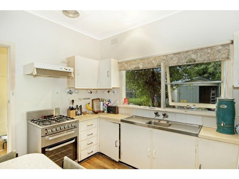 12 Downs Road, Seaford VIC 3198
