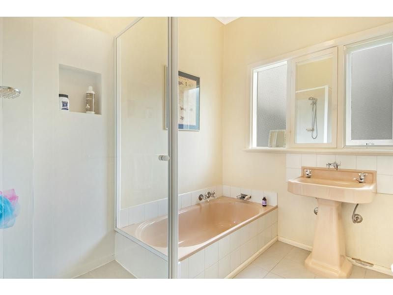12 Downs Road, Seaford VIC 3198