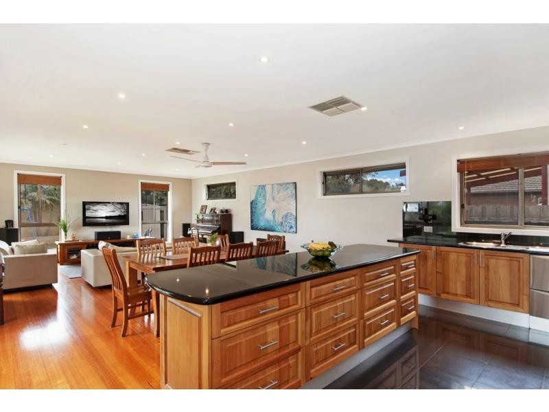 11 Newton Street, Seaford VIC 3198