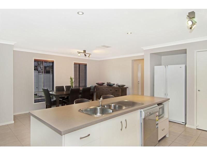 60 Scotsdale Drive, Cranbourne East VIC 3977