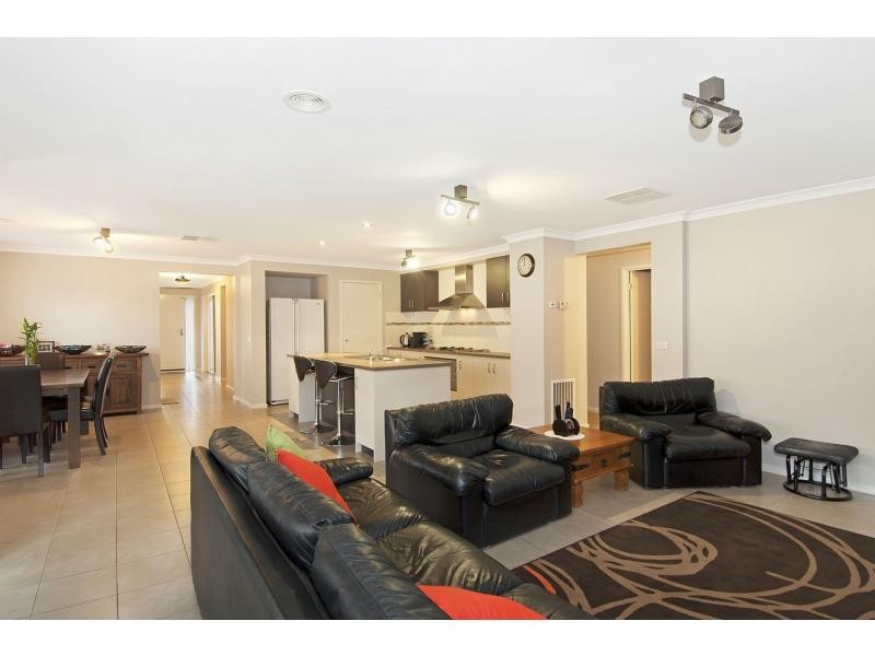 60 Scotsdale Drive, Cranbourne East VIC 3977