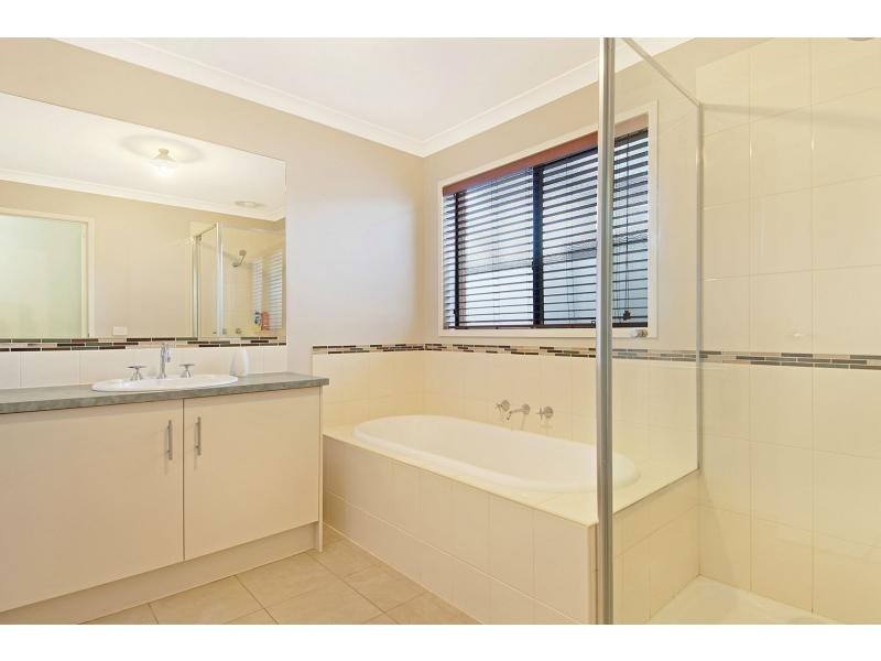 60 Scotsdale Drive, Cranbourne East VIC 3977