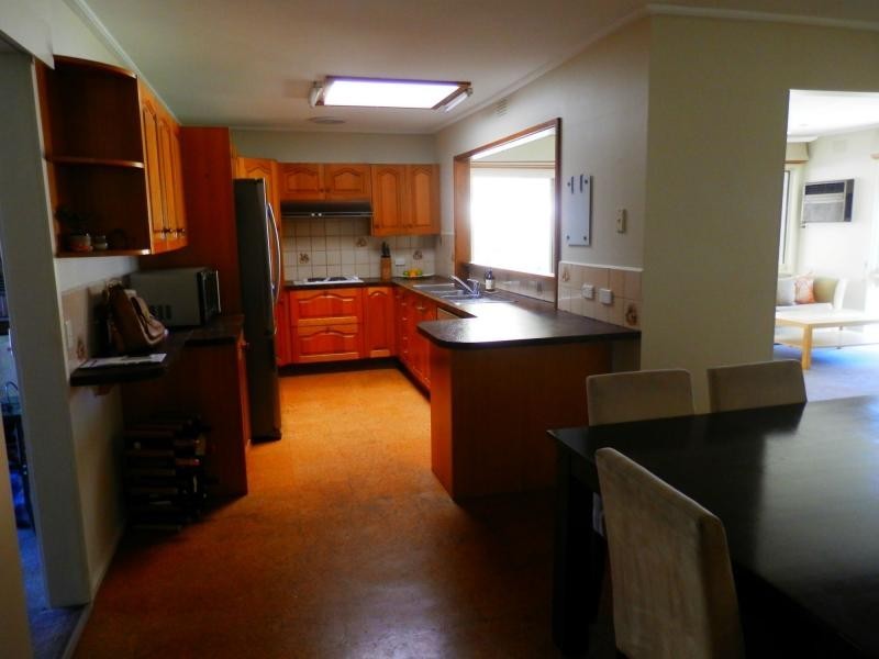 42 Barclay Avenue, Frankston VIC 3199