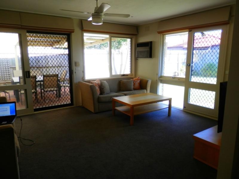 42 Barclay Avenue, Frankston VIC 3199