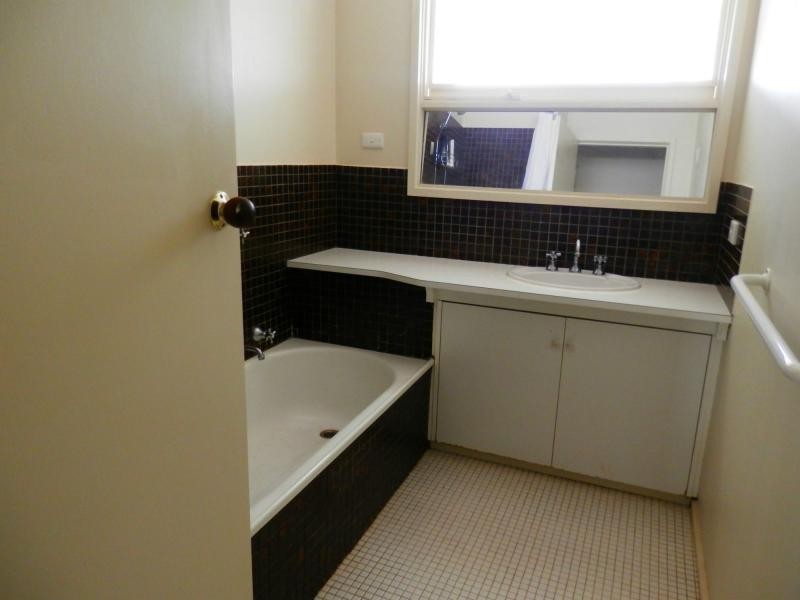 42 Barclay Avenue, Frankston VIC 3199