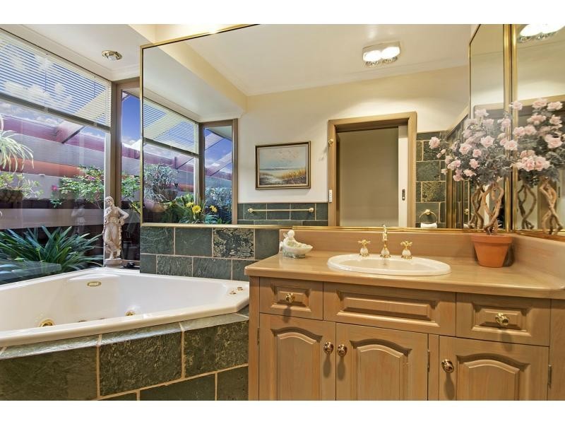 35 Kananook Avenue, Seaford VIC 3198