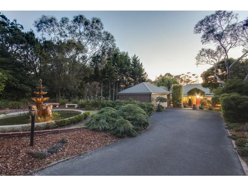 2A McCutcheon Close, Mount Eliza VIC 3930
