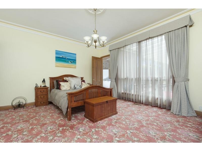 2A McCutcheon Close, Mount Eliza VIC 3930