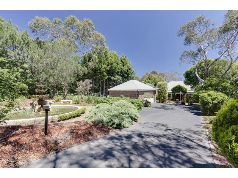 2A McCutcheon Close, Mount Eliza VIC 3930