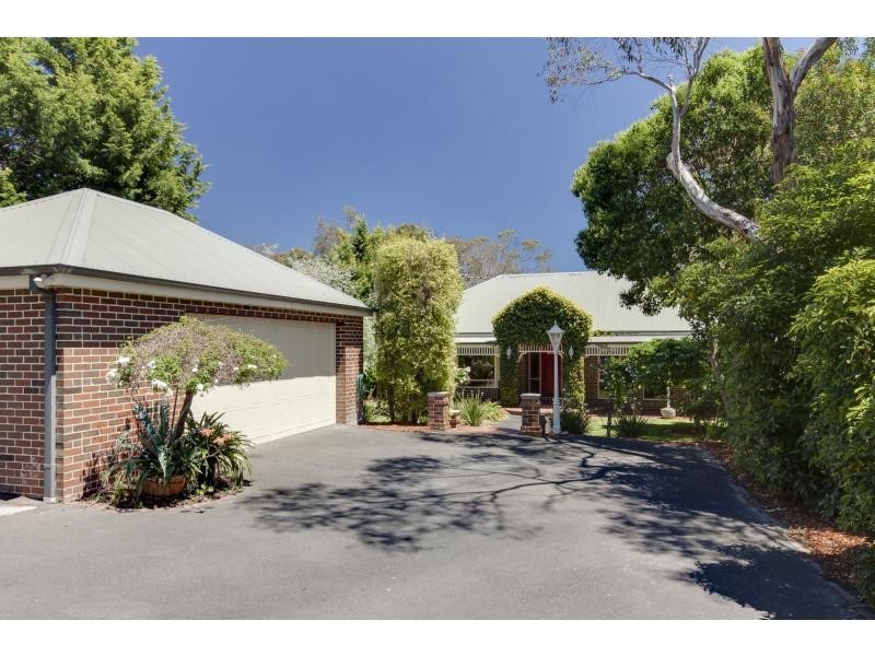 2A McCutcheon Close, Mount Eliza VIC 3930