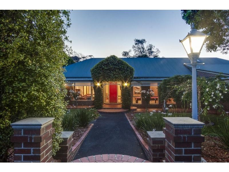 2A McCutcheon Close, Mount Eliza VIC 3930