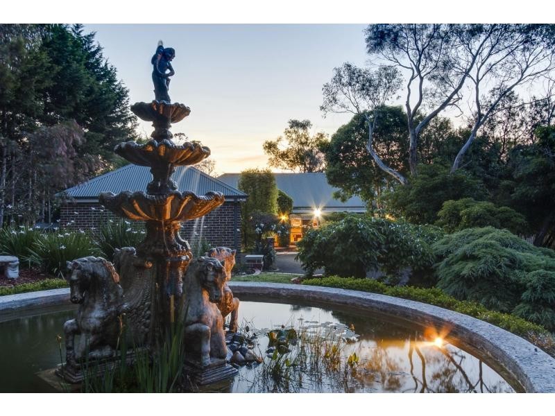 2A McCutcheon Close, Mount Eliza VIC 3930