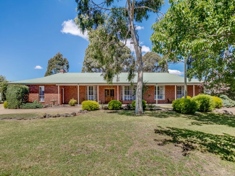4 Lyndhurst Court, Langwarrin VIC 3910