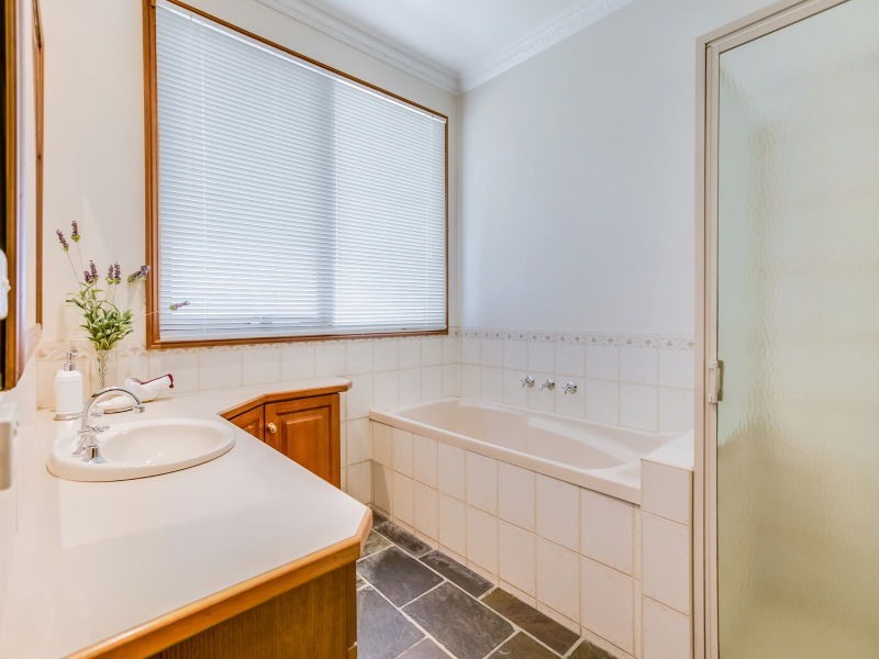 4 Lyndhurst Court, Langwarrin VIC 3910