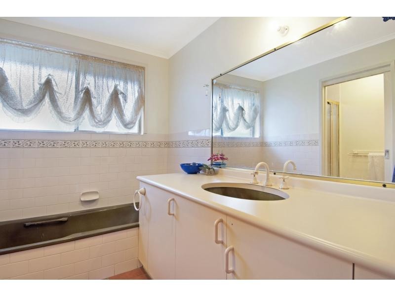 8 Genoa Court, Frankston VIC 3199