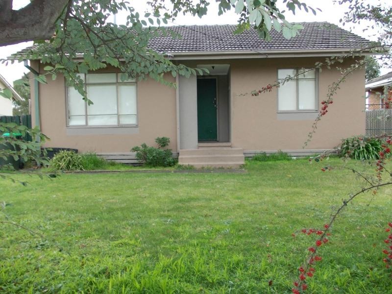 13 Pine Street, Frankston North VIC 3200