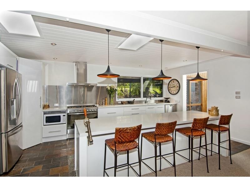 18 Two Bays Road, Mount Eliza VIC 3930