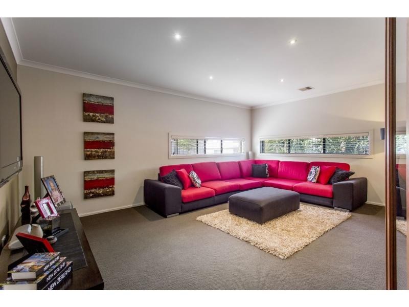 115 Sandhurst Boulevard, Sandhurst VIC 3977
