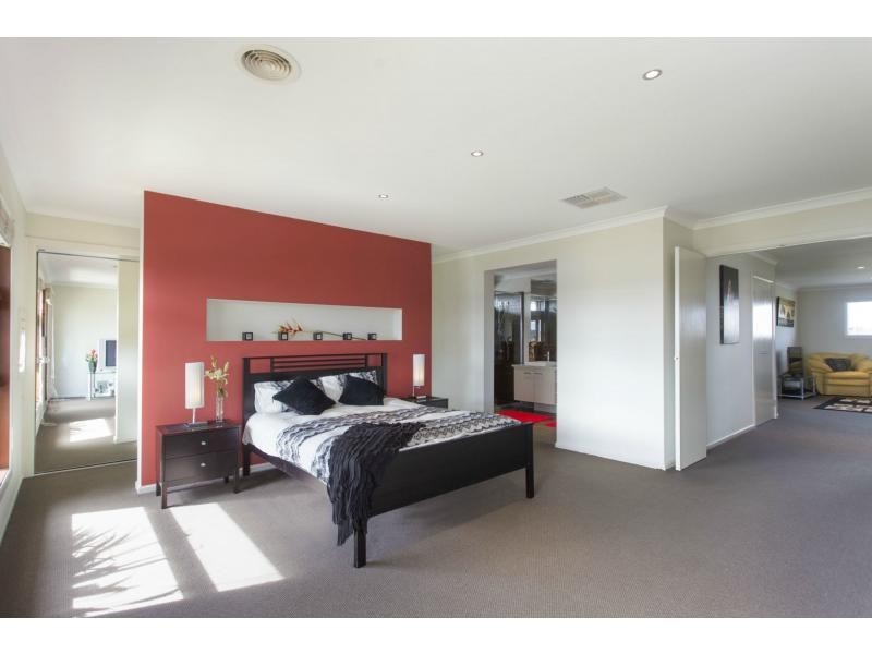 115 Sandhurst Boulevard, Sandhurst VIC 3977