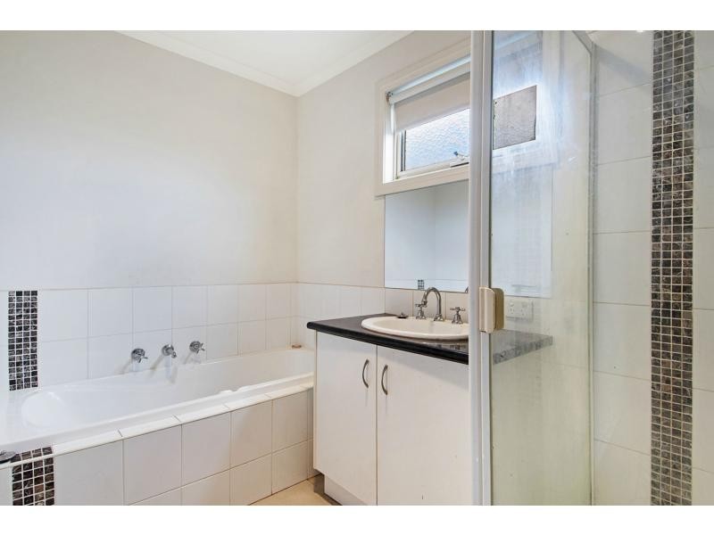 2/76 McMahons Road, Frankston VIC 3199