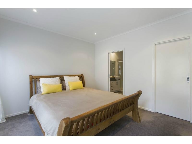 4/33 Culcairn Drive, Frankston South VIC 3199