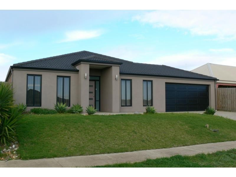 6 Aquamarine Crescent, Skye VIC 3977