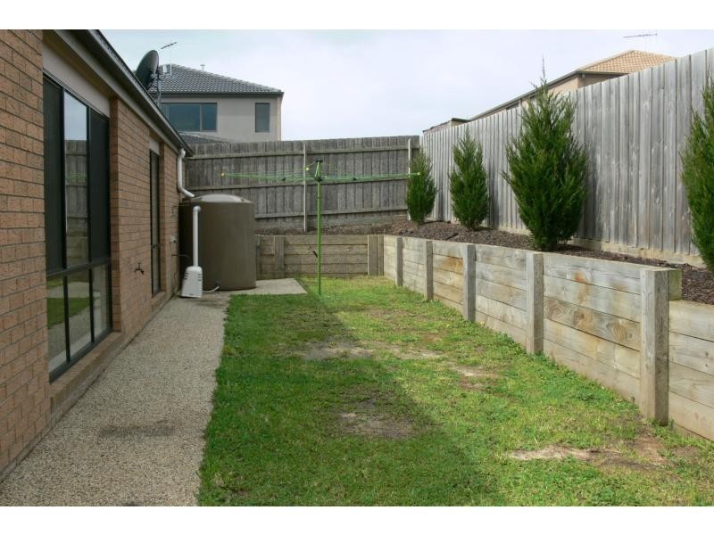 6 Aquamarine Crescent, Skye VIC 3977