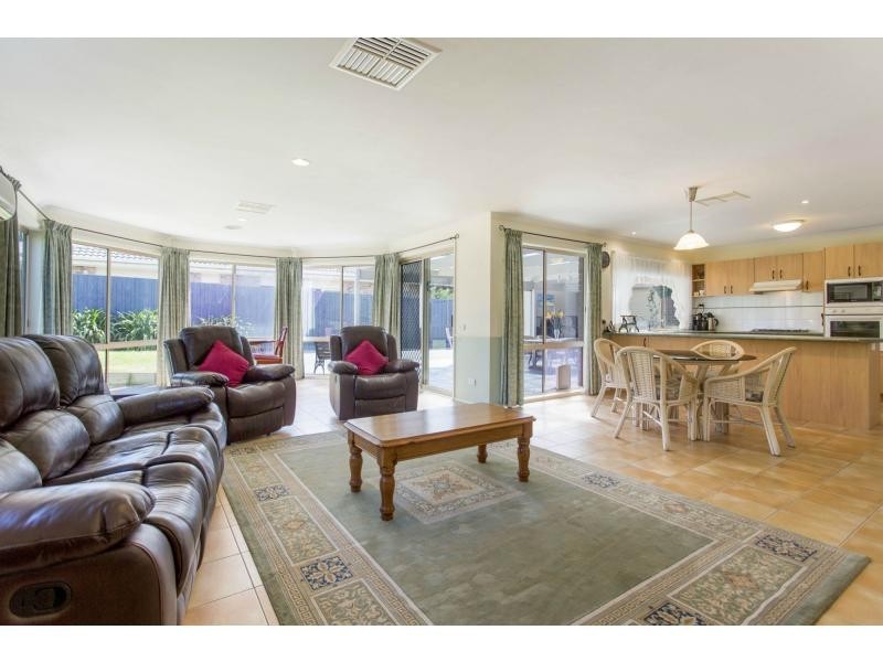 2 Swallows Close, Mornington VIC 3931