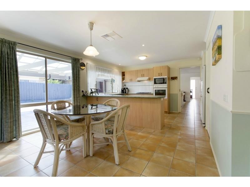 2 Swallows Close, Mornington VIC 3931