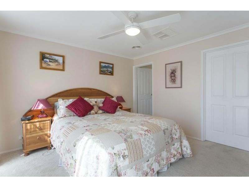 2 Swallows Close, Mornington VIC 3931