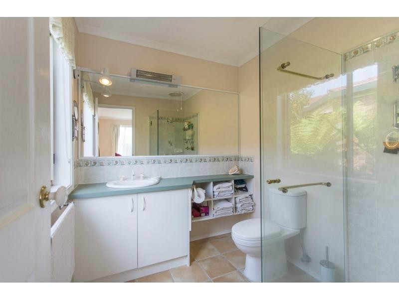 2 Swallows Close, Mornington VIC 3931