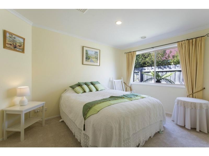2 Swallows Close, Mornington VIC 3931