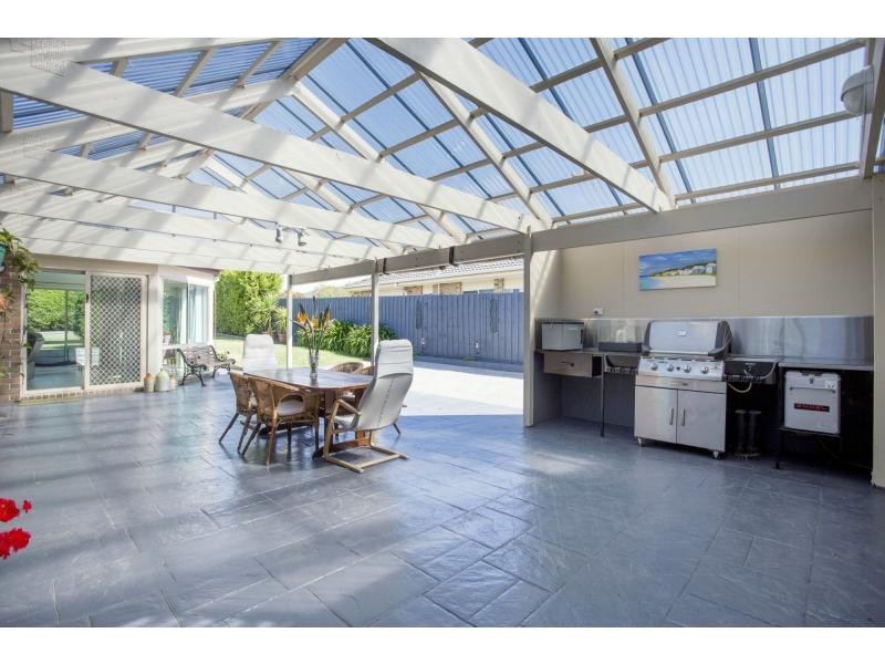 2 Swallows Close, Mornington VIC 3931